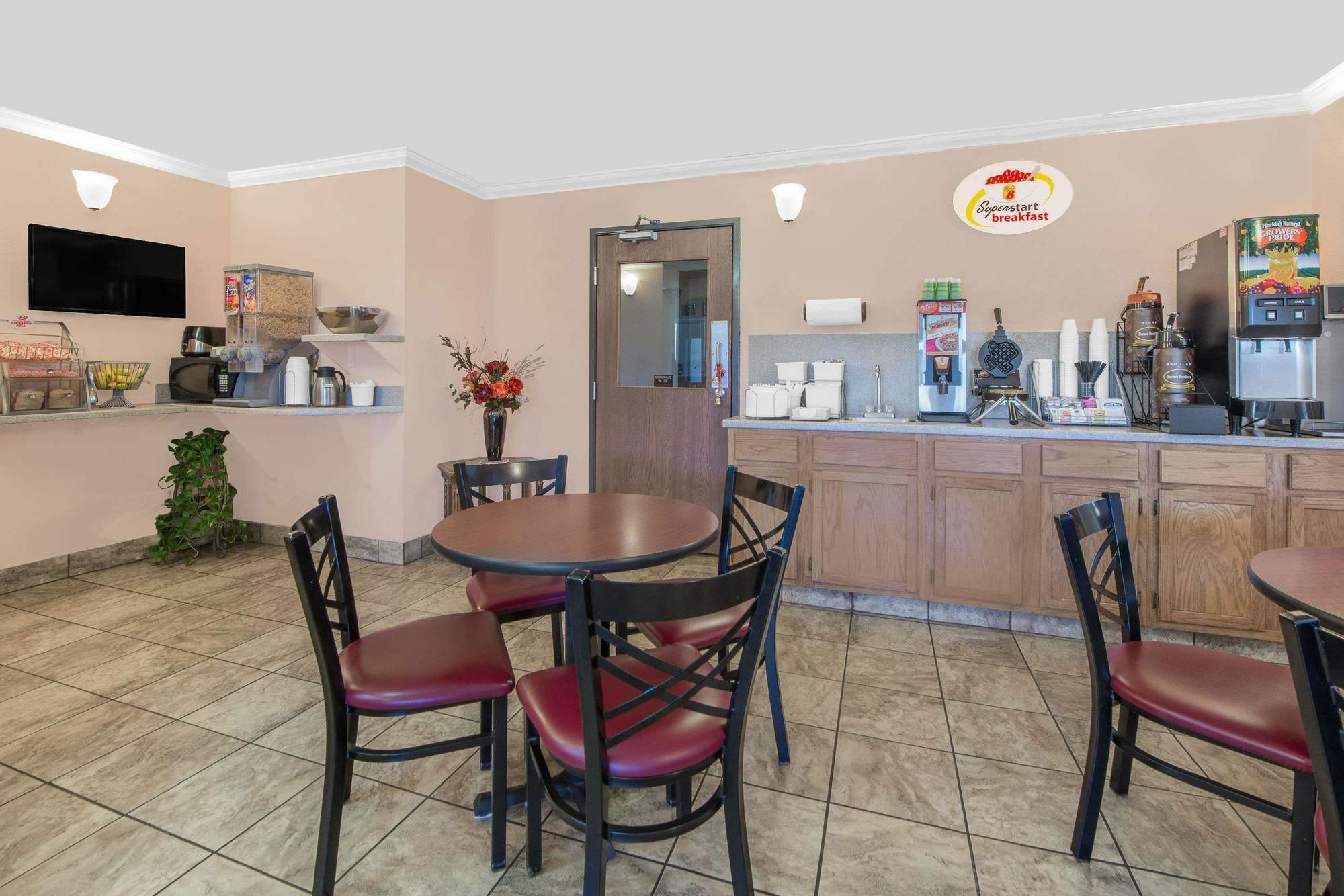 Super 8 By Wyndham Dalhart Motel Bagian luar foto